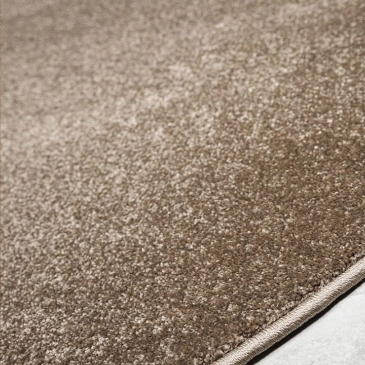 DYWAN-JEDNOBARWNY-PLAIN-BEZOWY-KROTKIE-GESTE-RUNO-Z-ATESTEM-300-x-400-Szerokosc-produktu-300-cm.jpg